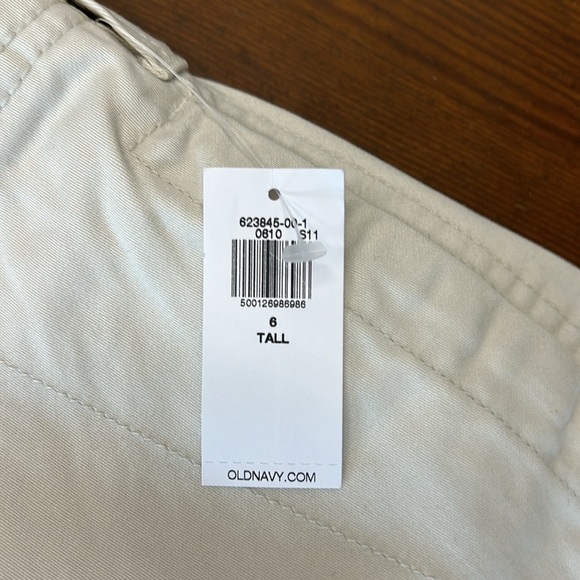 Old Navy Cream Cargo Pants - Picture 3 of 9